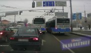 ДВД Алматы изучает видео с конфликтом водителей автобуса и троллейбуса