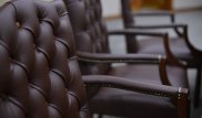 Бывшие мажилисмены сдают авто и выезжают из кабинетов
