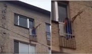В Таразе соседи спасли запертого на балконе четвертого этажа мальчика
