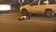 Женщина прилегла отдохнуть посреди проспекта Достык в Алматы