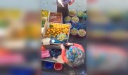 Скрытая камера показала, как обманывают на рынках Шымкента