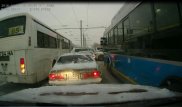 Автобус объехал пробку по "встречке" в Алматы