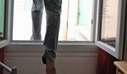 Состояние парня и девушки, которые спрыгнули с 9-го этажа в Павлодаре, остается тяжелым