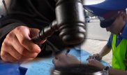 Полицейский из Актау через суд добился удаления из Сети видео с его участием