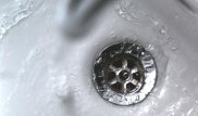 В Москве упавший в ванну мобильный телефон убил 14-летнюю девочку
