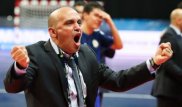 Какау спел "Аспанға қараймын" на португальском