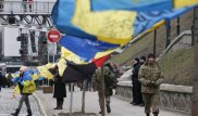 В центре Киева около 200 человек продолжают митинговать