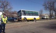 Автобус с 20 пассажирами врезался в дерево в Шымкенте