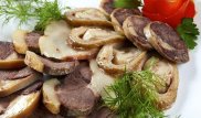 Российское СМИ перепутало қазы с мясом козы