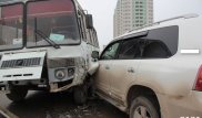 Внедорожник протаранил пассажирский автобус в Актау