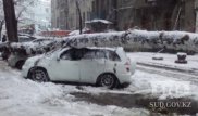 Суд обязал КСК выплатить автовладельцу компенсацию из-за упавшего дерева в Усть-Каменогорске