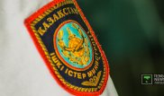 Полицейский, сбитый в Шымкенте во время проверки документов, впал в кому