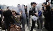 В Турции резиновыми пулями разогнали женщин, собравшихся в честь 8 Марта