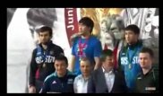 Олимпийский чемпион из Якутии вытолкнул члена сборной Казахстана из кадра во время фотографирования