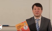 Основатель группы "Алдаспан" презентовал книгу по изучению английского языка