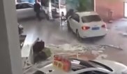 Китаец разнес автосалон на купленной там машине