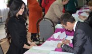 18-летняя "Мисс Казахстан" впервые проголосовала на выборах