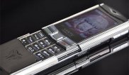 Пассажирка самолета присвоила себе Vertu, который ее попросили передать в Алматы