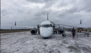 Опубликовано видео посадки пассажирского самолета с отказавшим шасси
