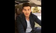 Парень из Турции спел в машине и влюбил в себя казахстанских девушек