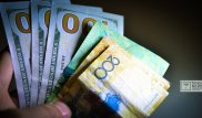 Курс нацвалюты к доллару незначительно ослаб на утренних торгах