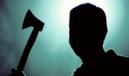 Россиянин потребовал руки любимой с букетом и топором