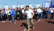 Бауыржан Байбек продемонстрировал спортивные навыки по стритболу