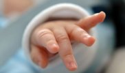 Женщина, выбросившая младенца из авто, нуждается в помощи психиатров