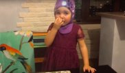 "Уезжаю в Африку!": Плачущая девочка стала звездой Сети