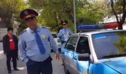 Гражданин с видеокамерой застал врасплох полицейских в Шымкенте
