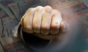 Сотрудников антикоррупционной службы избили и ограбили в Алматинской области