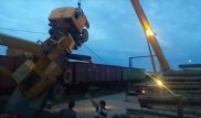 В Актау опрокинулся автокран