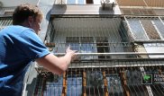 Случайные прохожие будили жильцов дома во время пожара в "Юбилейном" в Алматы