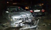 Subaru протаранил несколько припаркованных авто в Алматы