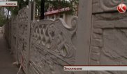 Придавивший насмерть школьника забор в Алматы пока менять не будут