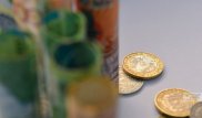 Курс нацвалюты снизился до 335 тенге на фоне ослабления цены на нефть