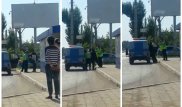 В Актобе очевидец снял инцидент с участием трех полицейских и девушки