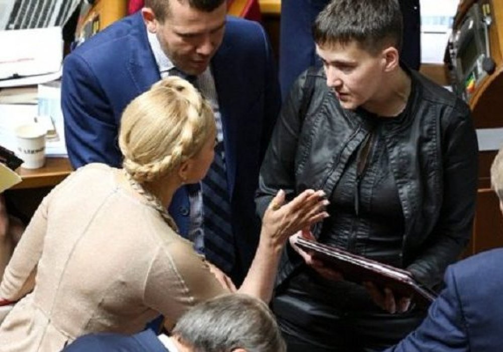 Юлия Тимошенко и Надежда Савченко в Верхеовной Раде. © novostiua.org