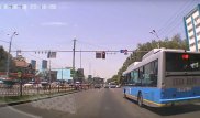 Видео очередного грубого нарушения ПДД водителем автобуса сняли в Алматы