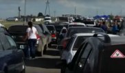 На въезде в село в Актюбинской области проводится обыск всех машин