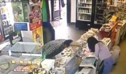 Кража сотового телефона из магазина в Алматы попала на видео