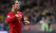 Роналду сделал селфи с выбежавшим на поле фанатом после игры с Австрией на Евро-2016