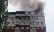 В Алматы горит крыша многоэтажного жилого дома