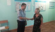 Участковый растрогал пенсионерку из Рудного своим поступком