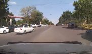 Виляющая по "встречке" Lada Priora в Шымкенте попала на видео