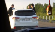 Очевидец снял опасные маневры авто с выпускниками в Кызылорде