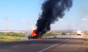 Автомобиль взорвался на трассе в пригороде Тараза