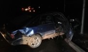 Автомобиль врезался в столб в Алматы: полиция ищет пострадавших