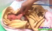 Брошенную новорожденную девочку нашли в траве в Капчагае