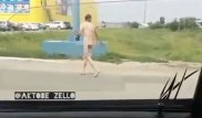 Голый мужчина прогулялся по улице в Актобе